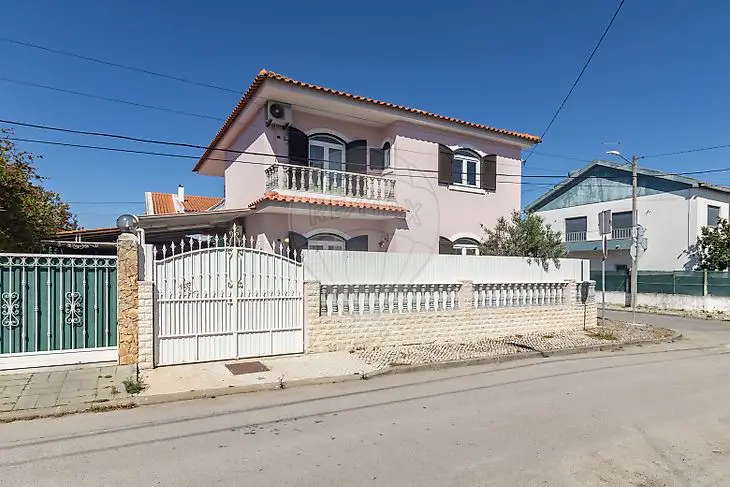 Moradia T4 à venda em Alhos Vedros